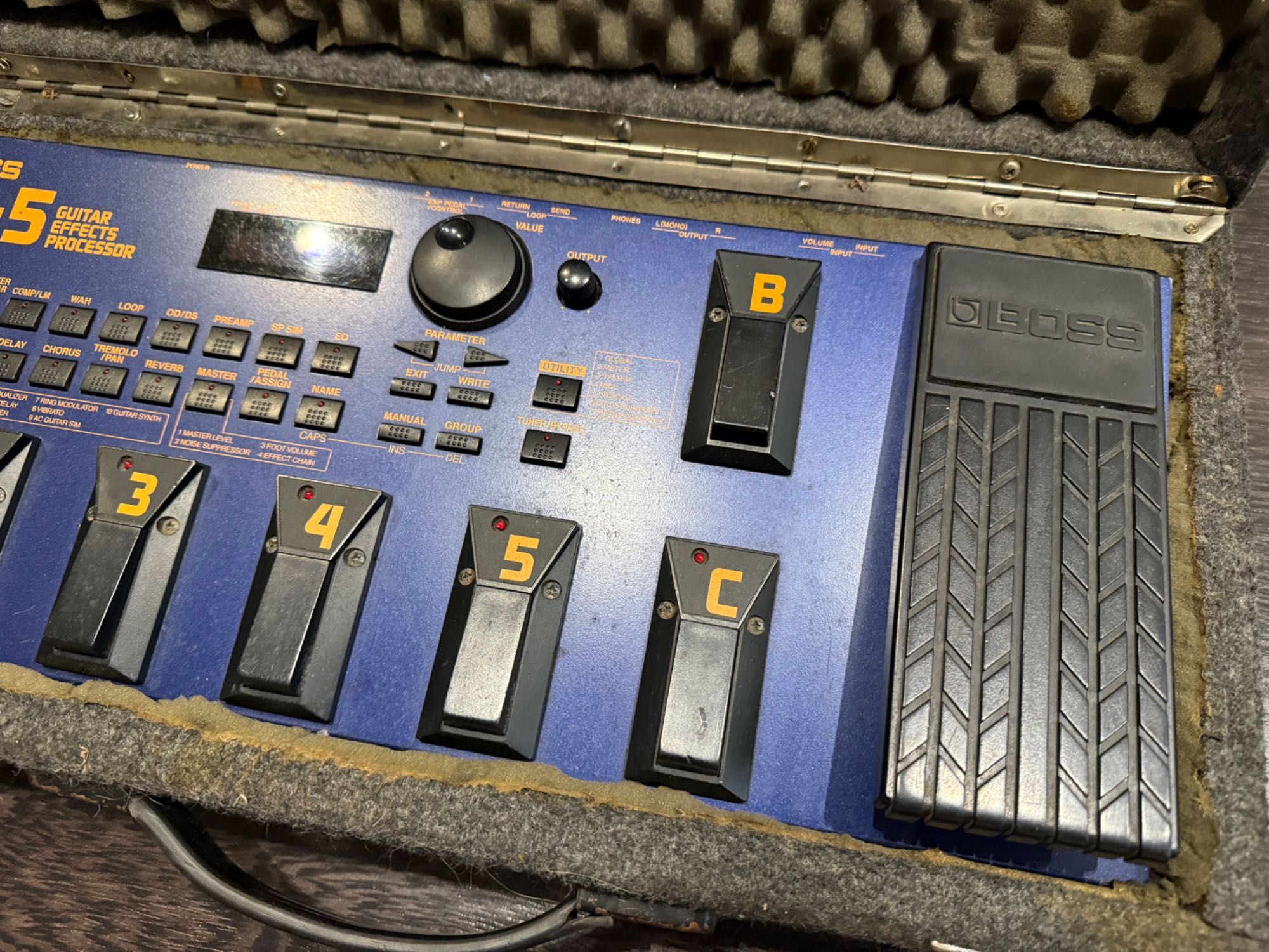Pedaleira Boss GT-5 com caixa