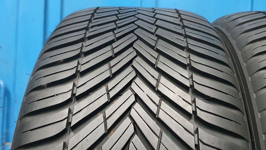 4 x 245/45 R18 Sprzedam opony całoroczne Toyo ! Rok 2022