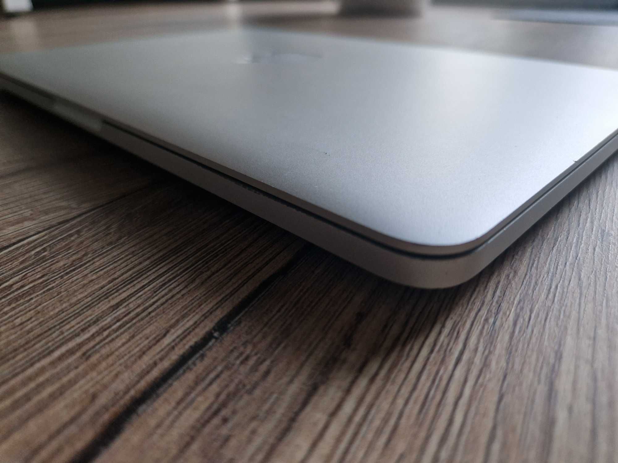 Laptop Macbook A1502 Retina 8GB RAM 500GB pamięci