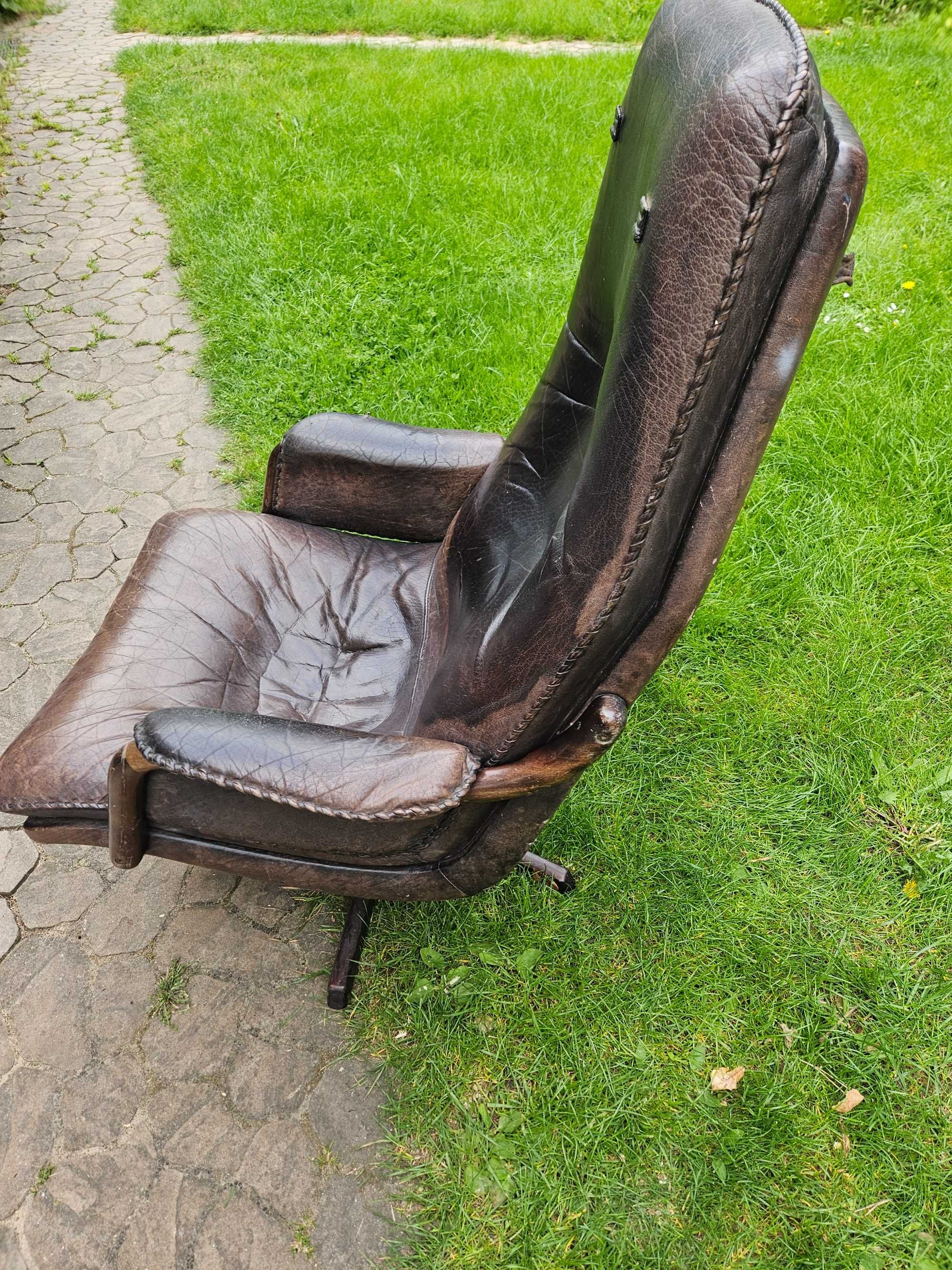 Fotel skórzany obrotowy.