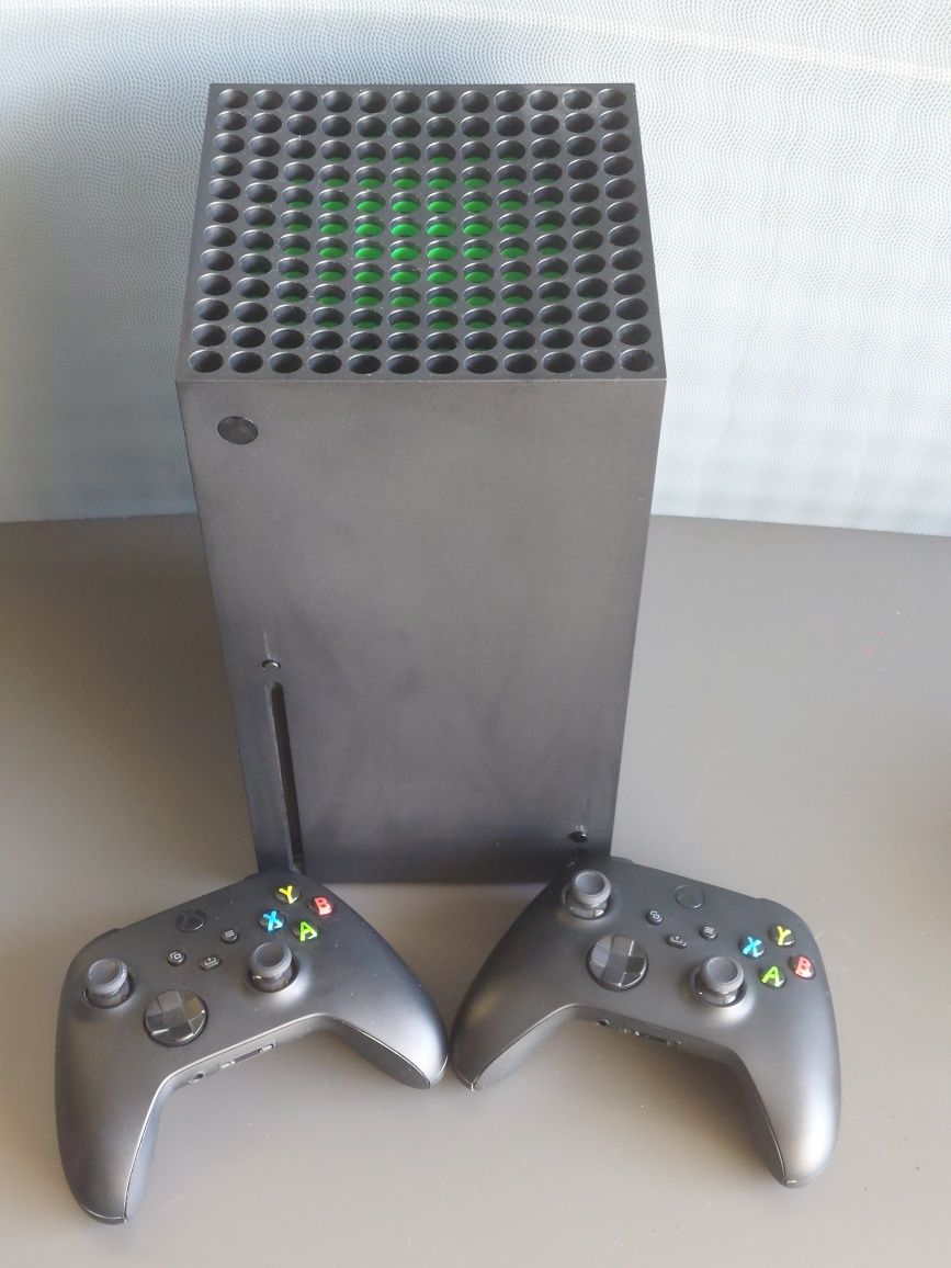 Konsola Xbox Series X 1TB z napędem i dodatkowym padem