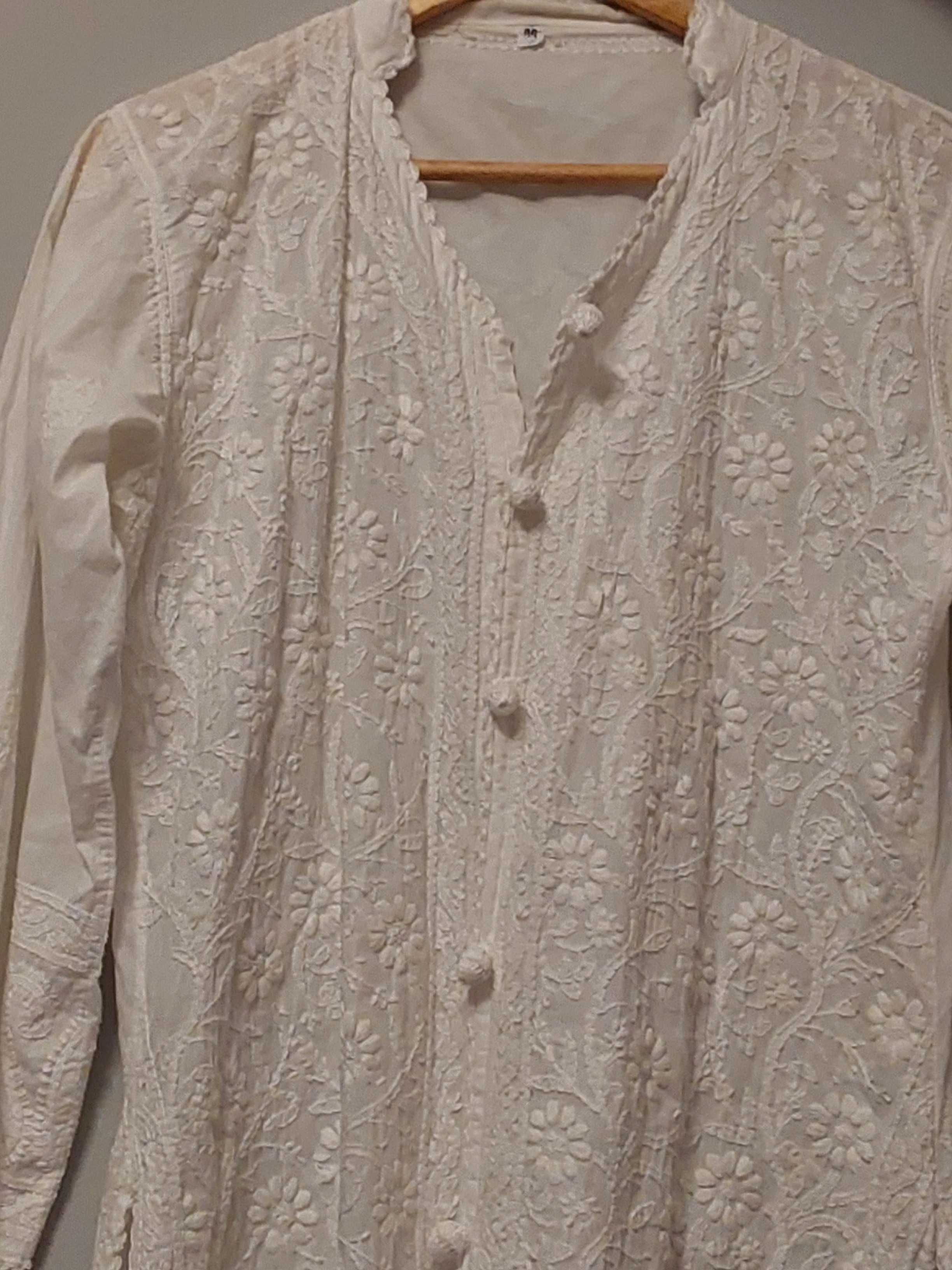Blusa de algodão branca bordada