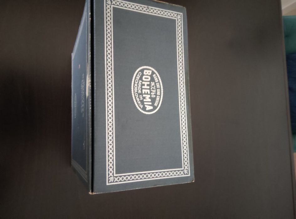 Taça antiga de cristal da Boémia, nova