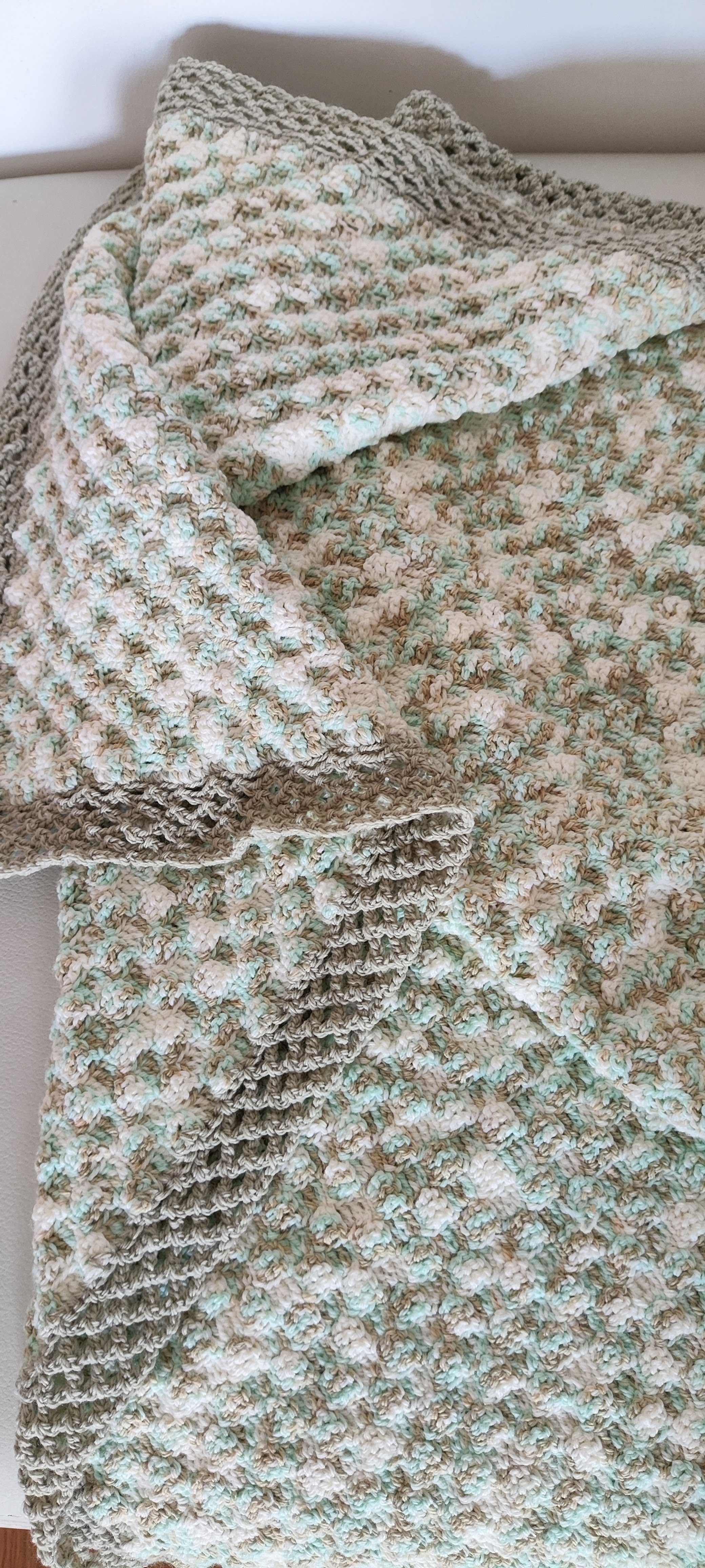 Conjunto de Bebé Feito à Mão