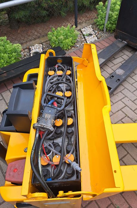 Wózek paletowy, paleciak elektryczny niemieckiej firmy JUNGHEINRICH: