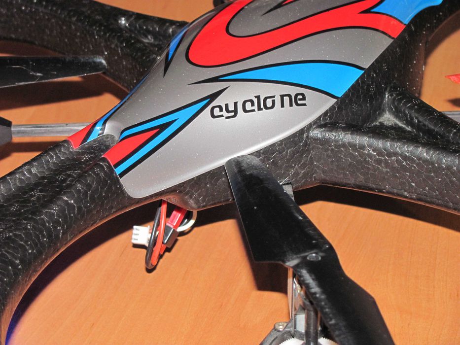 Квадрокоптер большой дрон Cyclone с пультом и зарядкой