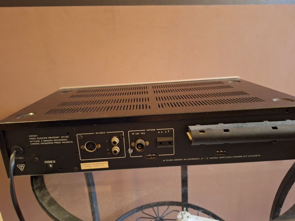 Tuner stereo Diora AS 642