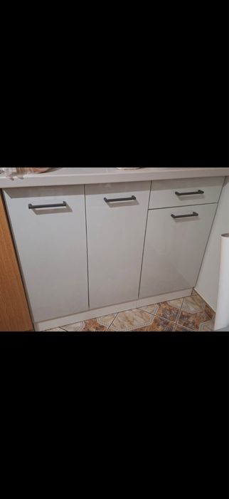 Meble kuchenne z plytą w zestawie dostawa
