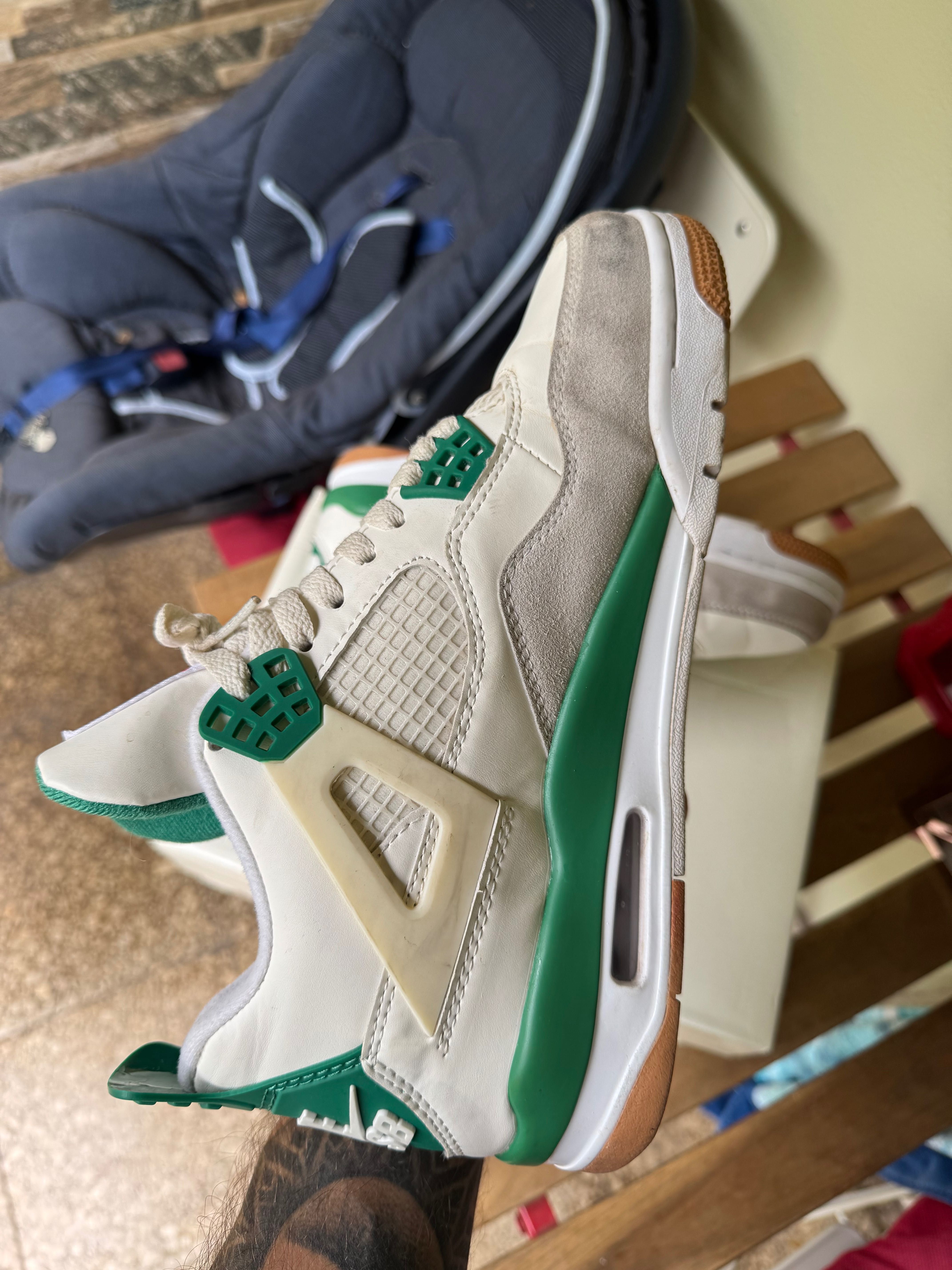 Jordan 4 “SB” green