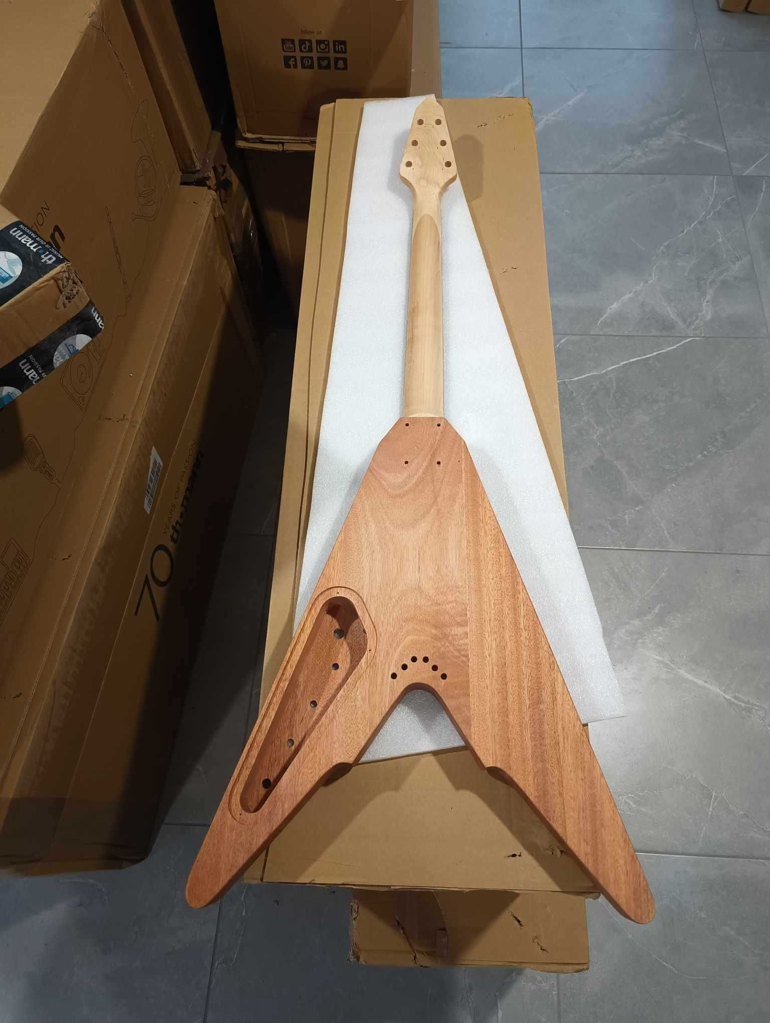 Gitara do składania Harley Benton KIT DIY-typ Gibson Flying V