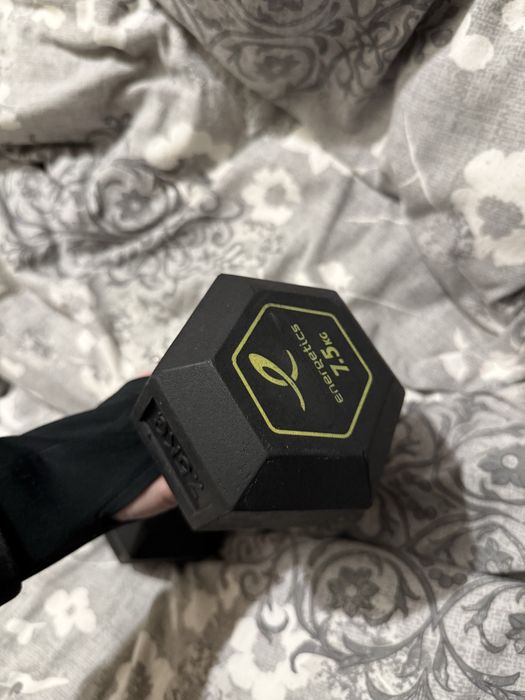 Продам гантелю для тренировок занятия спорта  7,5 кг