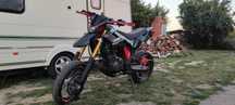 Online Bestia SM 125 – Doinwestowany motocykl z klasą Supermoto / Endu