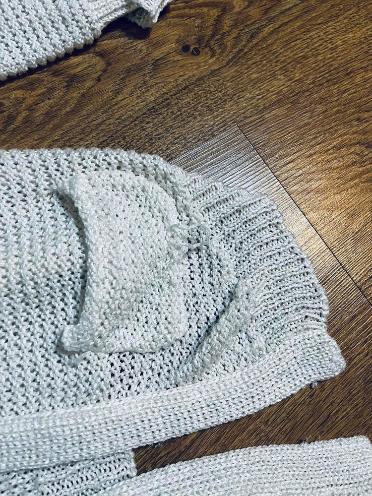 Bialy kremowy kardigan sweter narzutka
