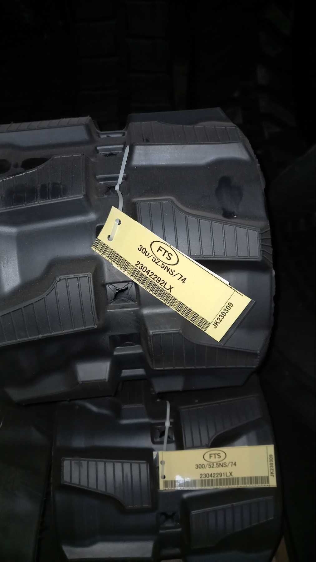 Гумова гусениця 300х52,5х74N
