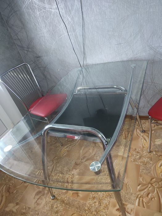 Стіл скляний обідній