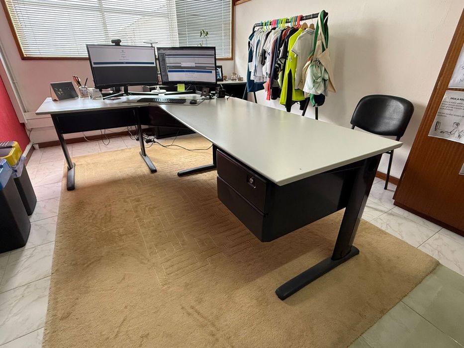 Secretaria em “L”