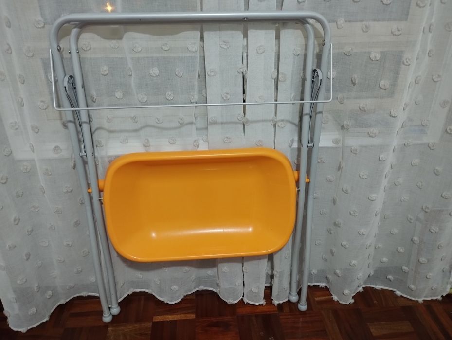 Banheira de bebé com suporte