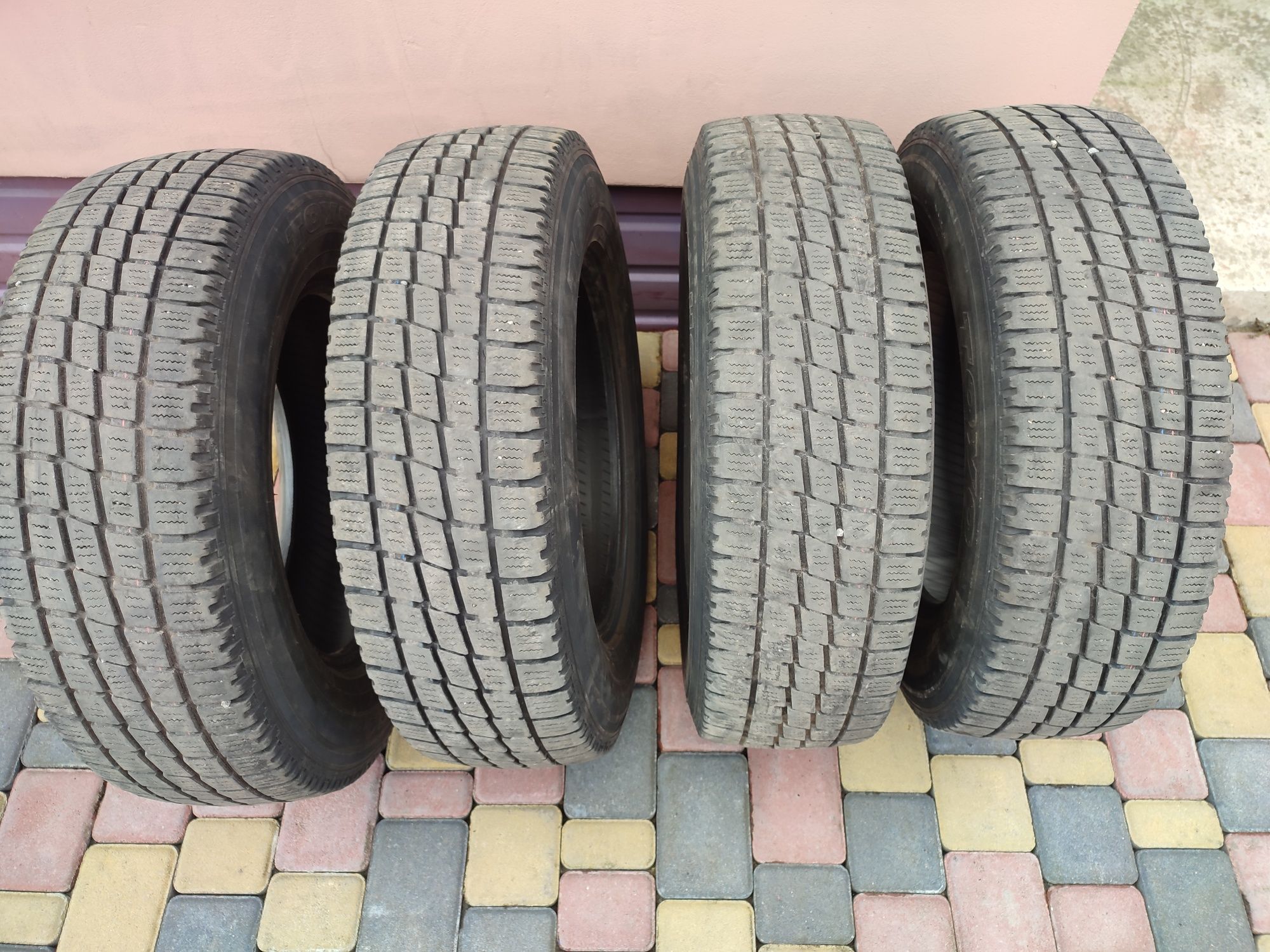 Toyo 205/75/16c зима,4шт,продам комплектом!