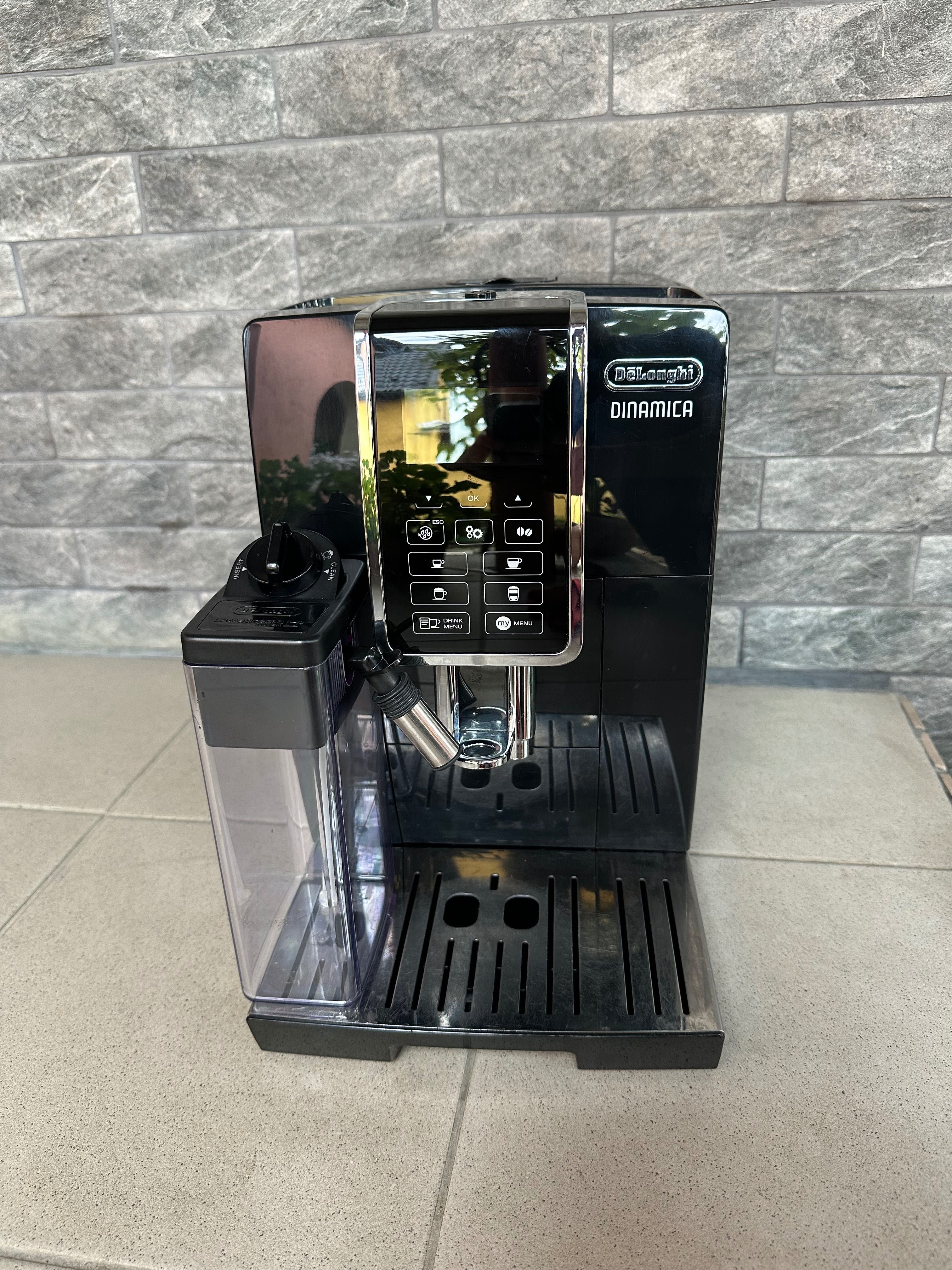 Кавомашина Delonghi Dinamica ECAM355.55 кавоварка новий капучинатор
