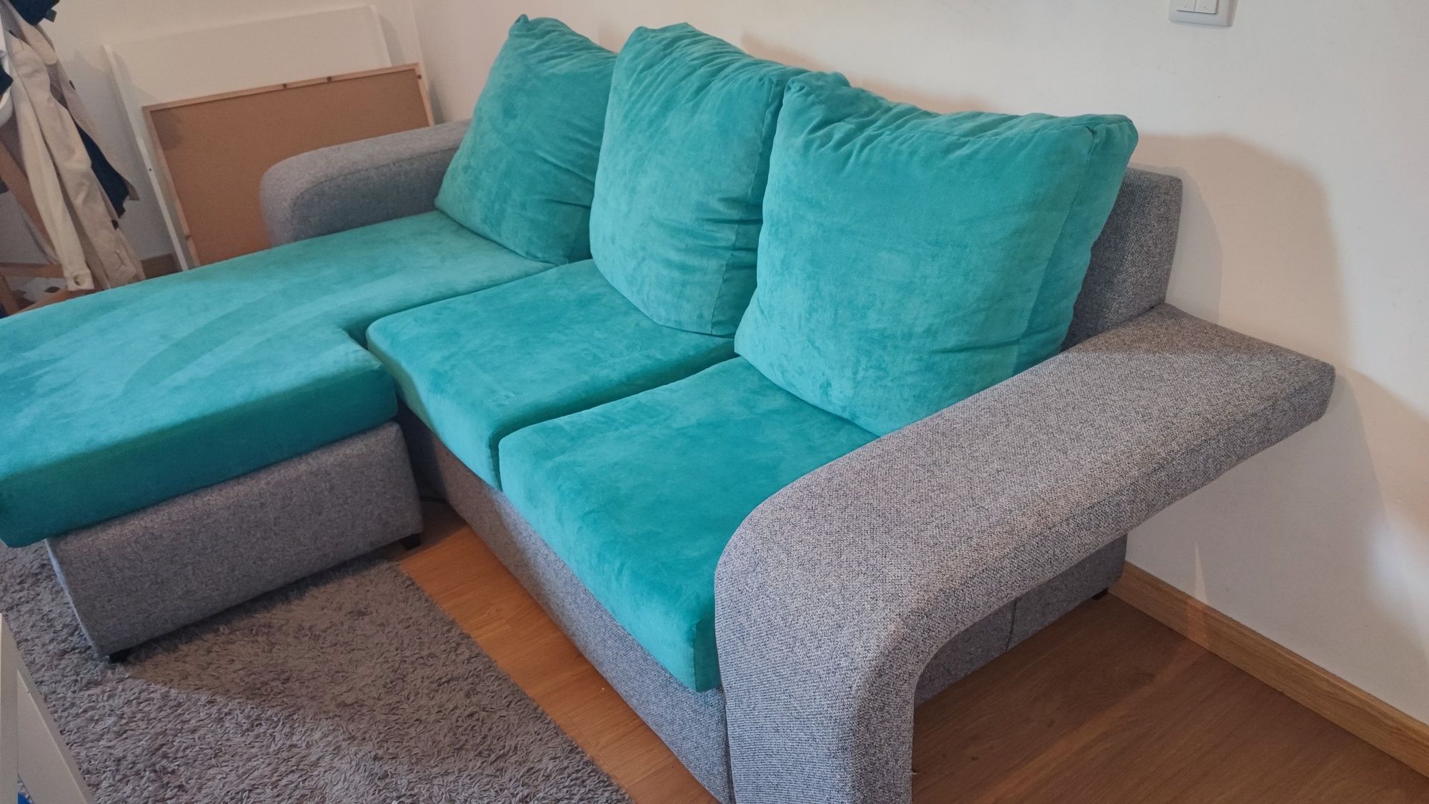 Sofá com chaise long como novo