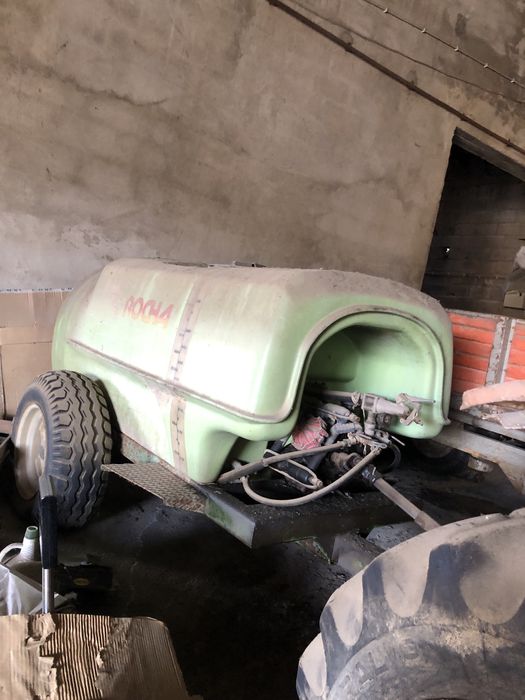 Pulverizador rebocavel 1000l Rocha