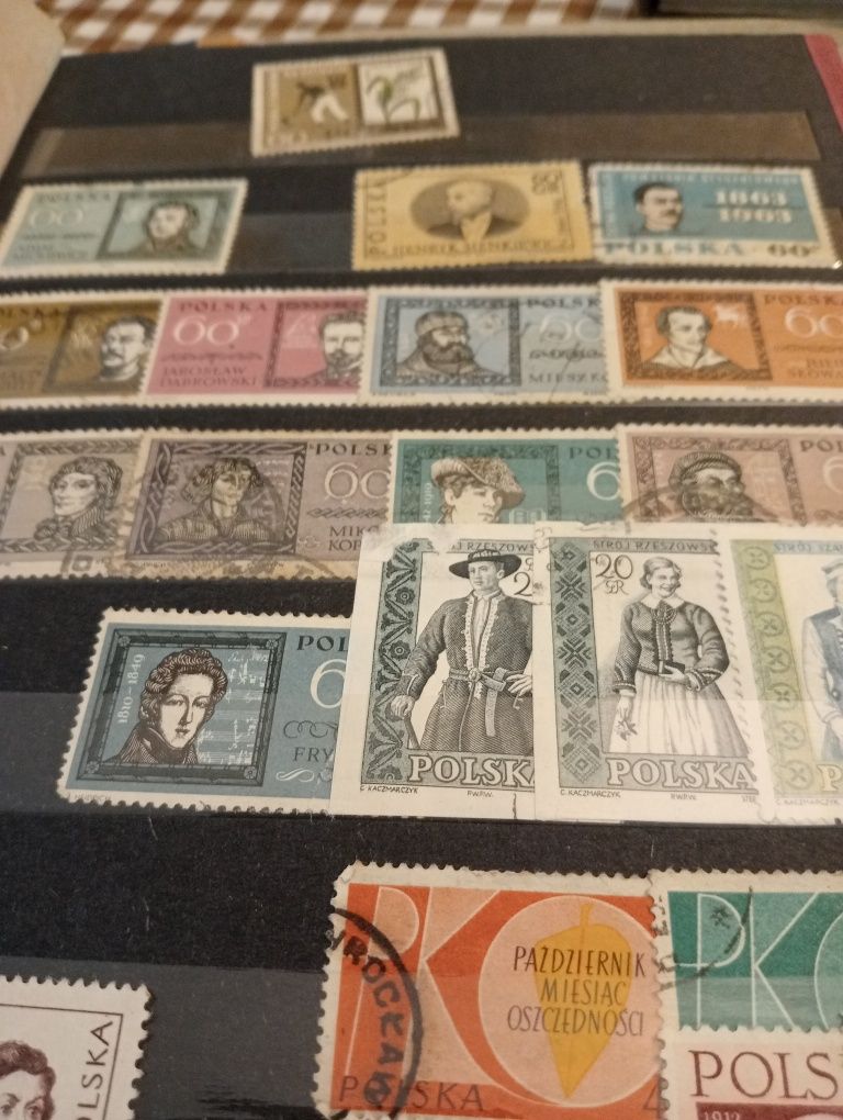Sprzedam 6 klaserów pięknych znaczków pocztowych .