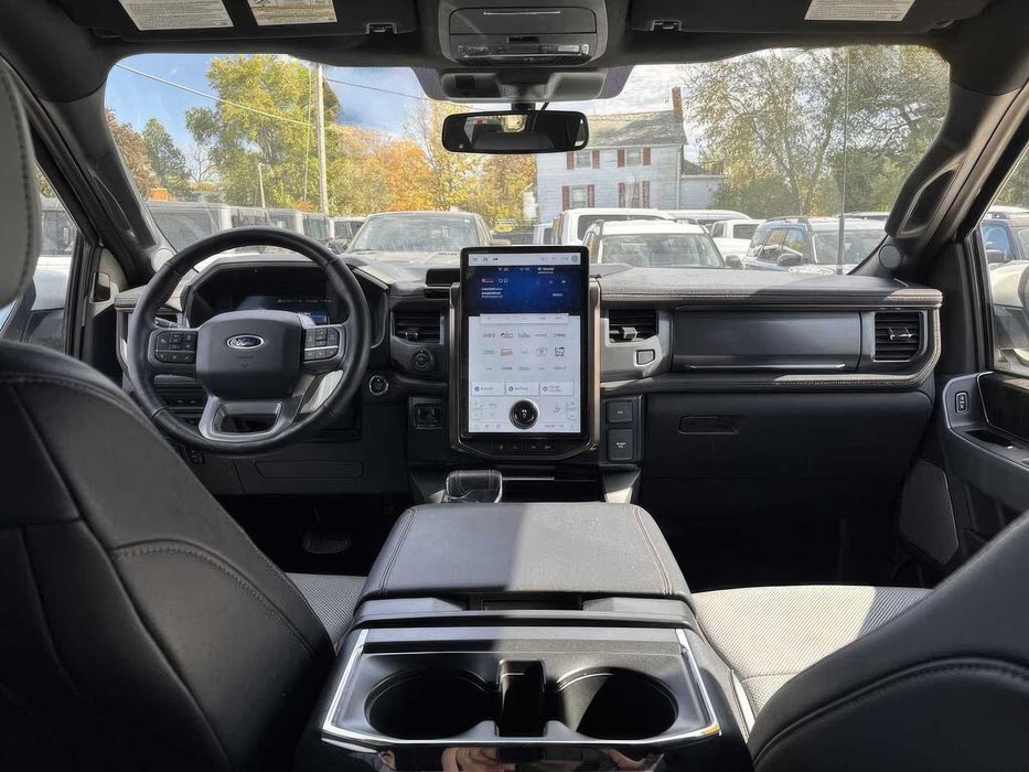 Ford F-150 Lightning Lariat SuperCrew      2022