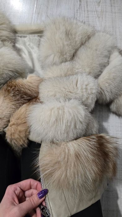 Futro z lisa bialego/czerwonego