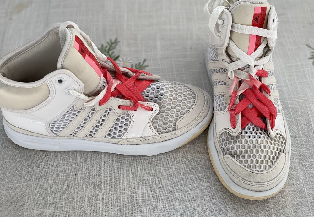 Кросівки adidas. Кеди