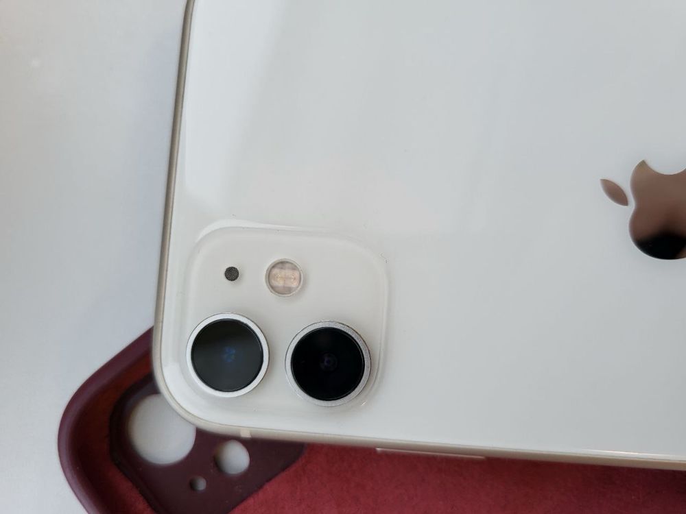 продам iPhone 11