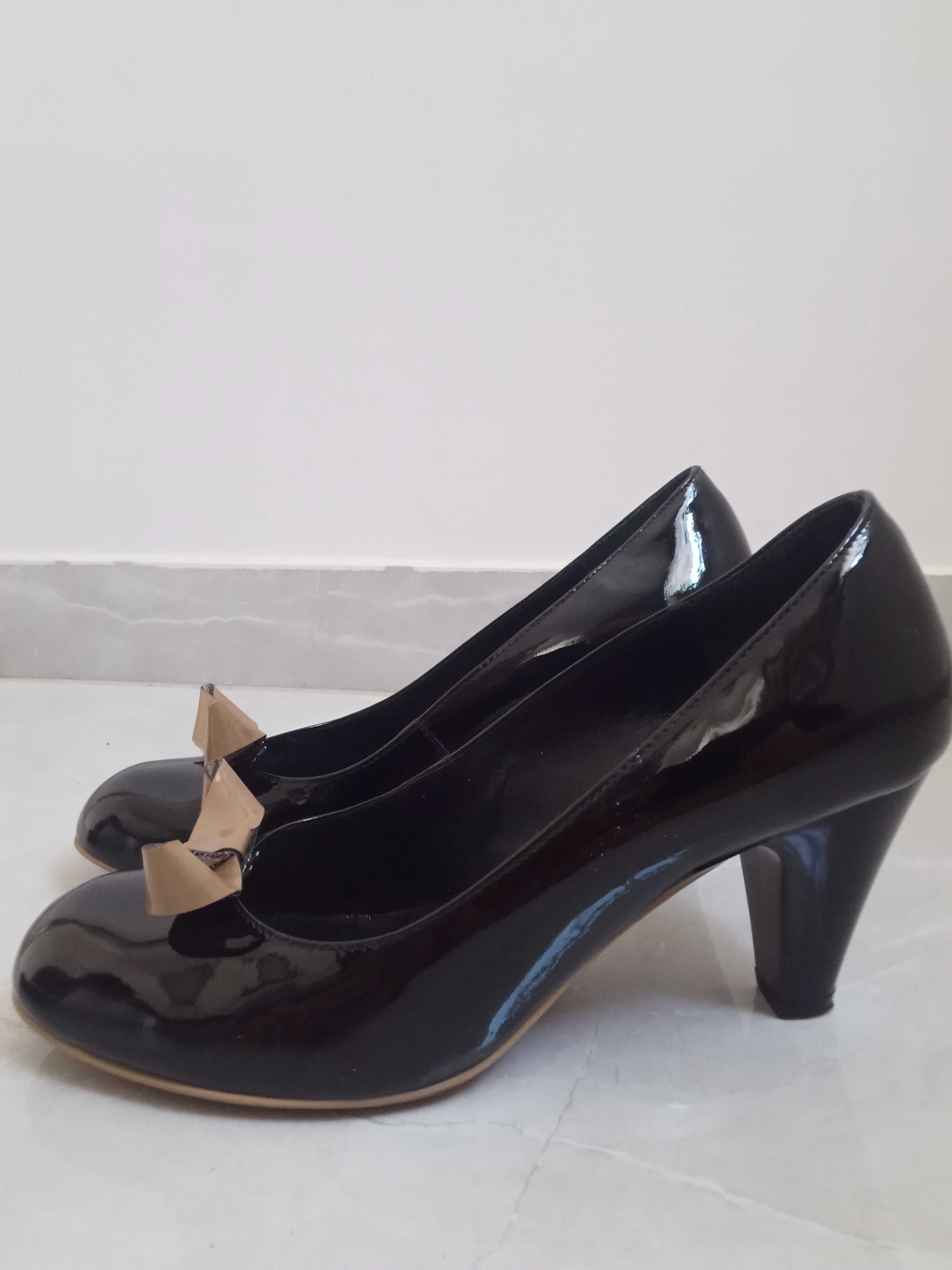 Buty na obcasie lakier czarne r. 38 Ryłko