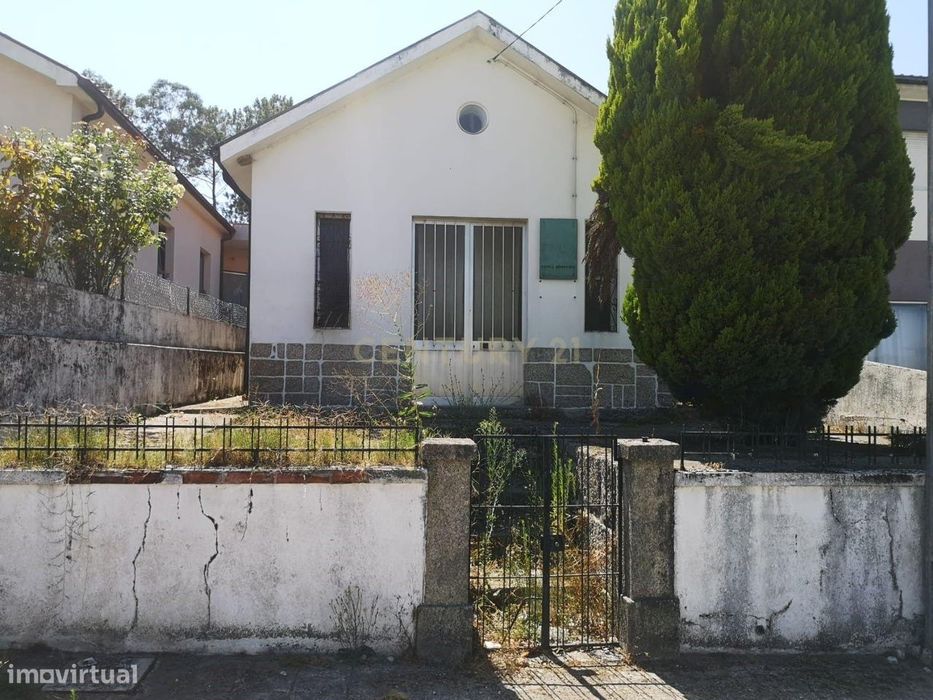 Edificio urbano, Casa para remodelação - Castelões, Penafiel