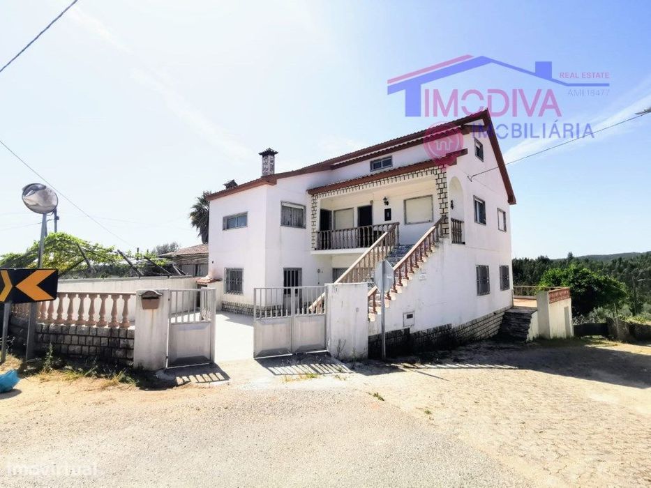 Moradia T3 com garagem, anexos e terreno com agua em Pedrogão Grande