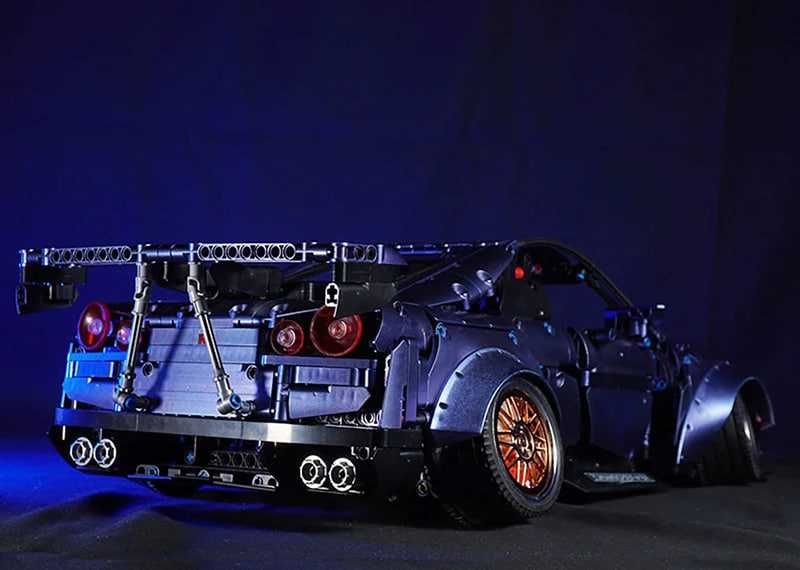 Конструктор Technic Nissan GTR. Масштаб 1:10. 2389 деталей. У коробці