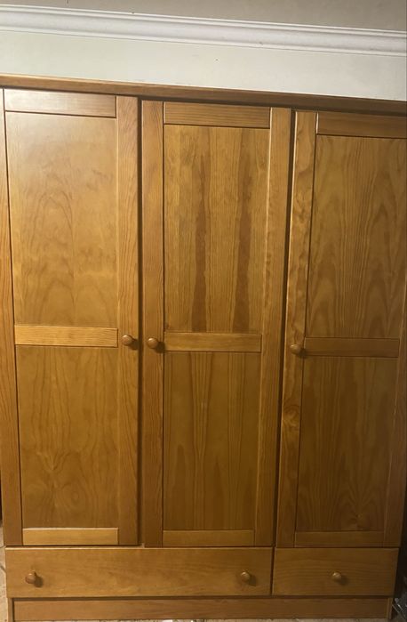 Armario/ Roupeiro/Guarda Vestidos em madeira