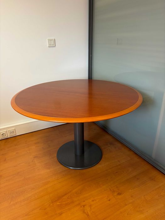 Mesa redonda elegante e funcional