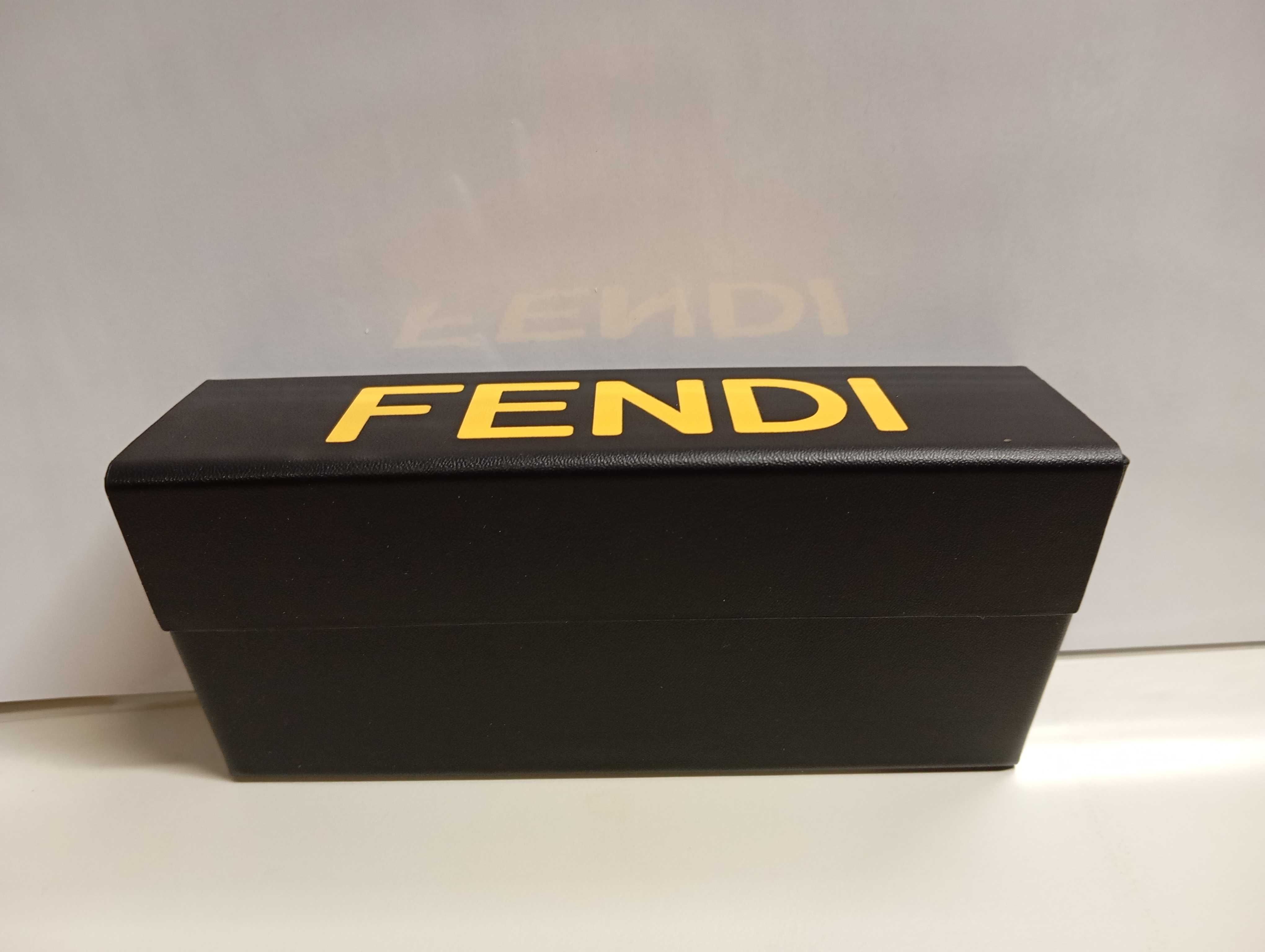 Estojos para óculos da marca FENDI