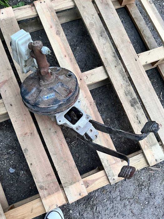 Головний тормозний циліндр у зборі з педальним вузлом