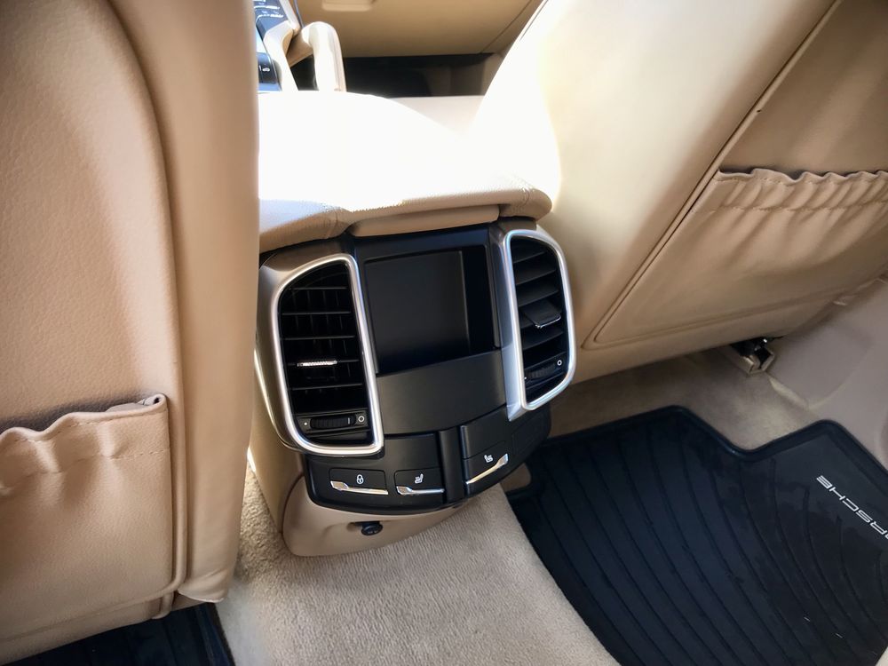 Продам Porsche Cayenne 2012 г.в 3л.Дизель Официал 182 тыс.пр.