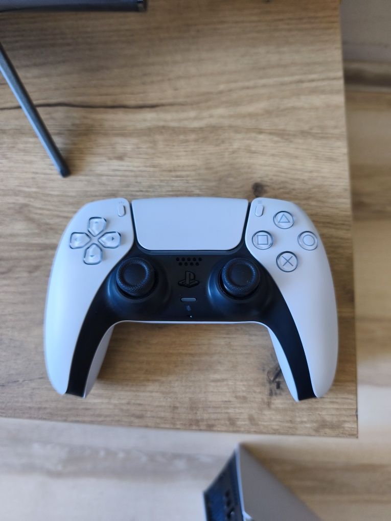 Praktycznie Nowa Konsola PlayStation 5 plus pad Ps5