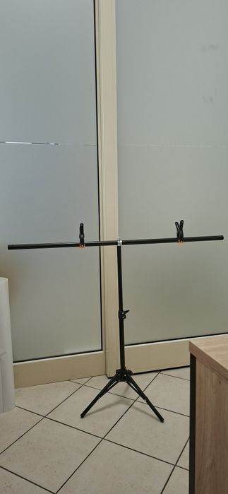 Sprzedam stojak do tła fotograficznego
( mam też dwa tła bialy i czarn