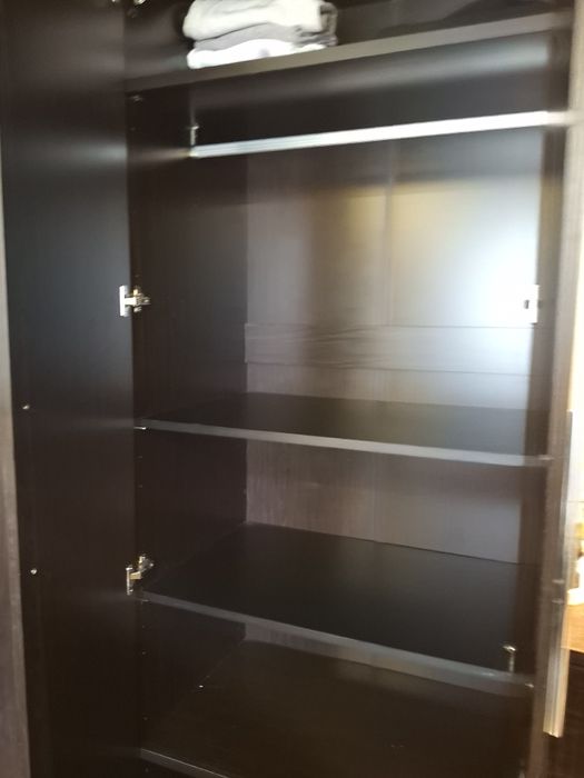 Sprzedam szafę czterodrzwiową w kolorze wenge