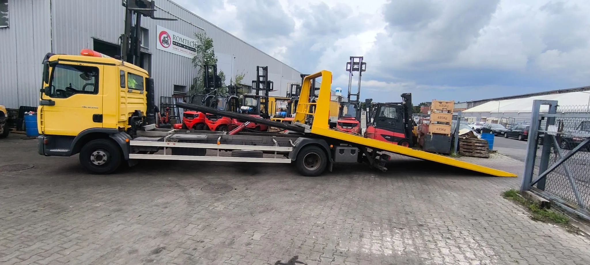 MAN TGL 12.240  MAN TGL 12.240 Pomoc drogowa - platforma hydrauliczna