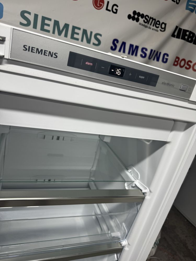 Вбудована морозильна камера Siemens