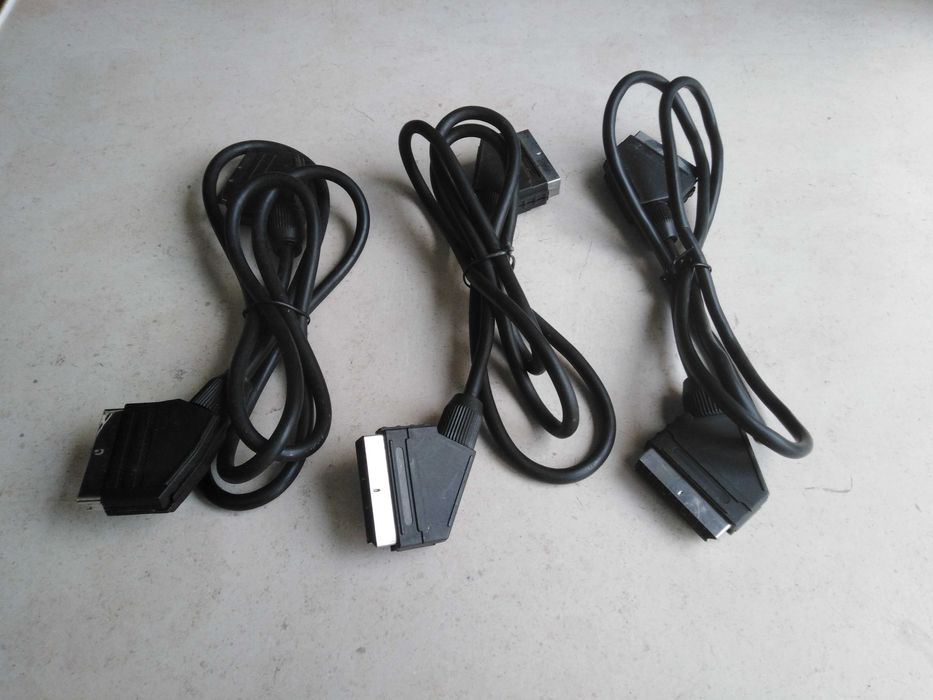 Cabos Scart como novos.