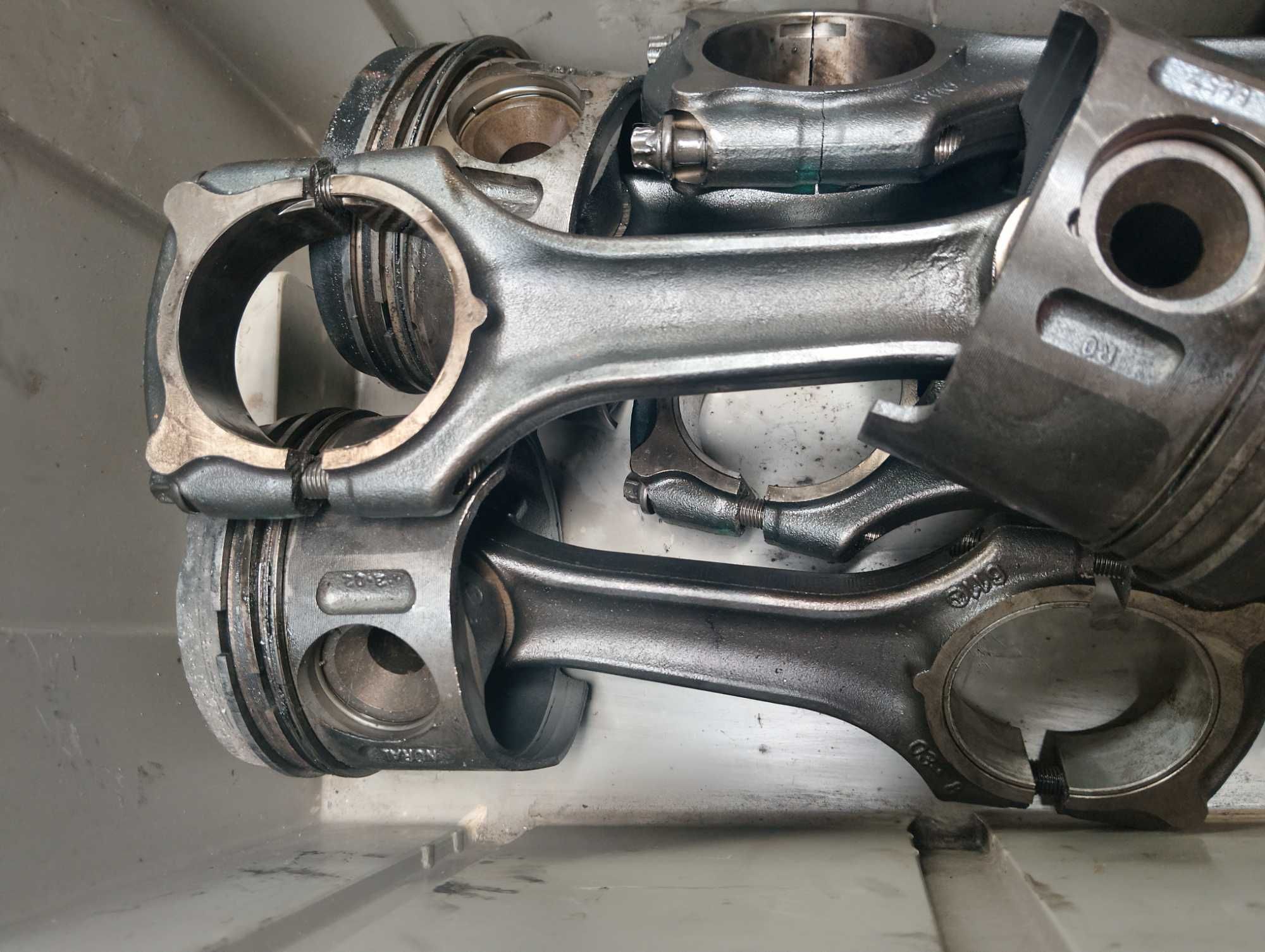 Bloco e pistoes Mercedes Vito W638 112CDI 2.2 (638.094)