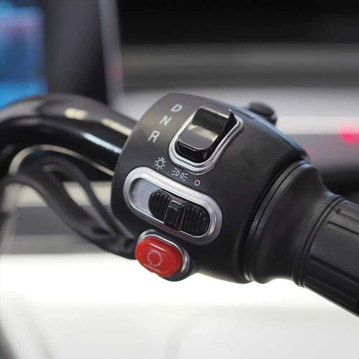 Motorower elektryczny trójkołowy zabudowany ARIEL.Motorower Fliper IML