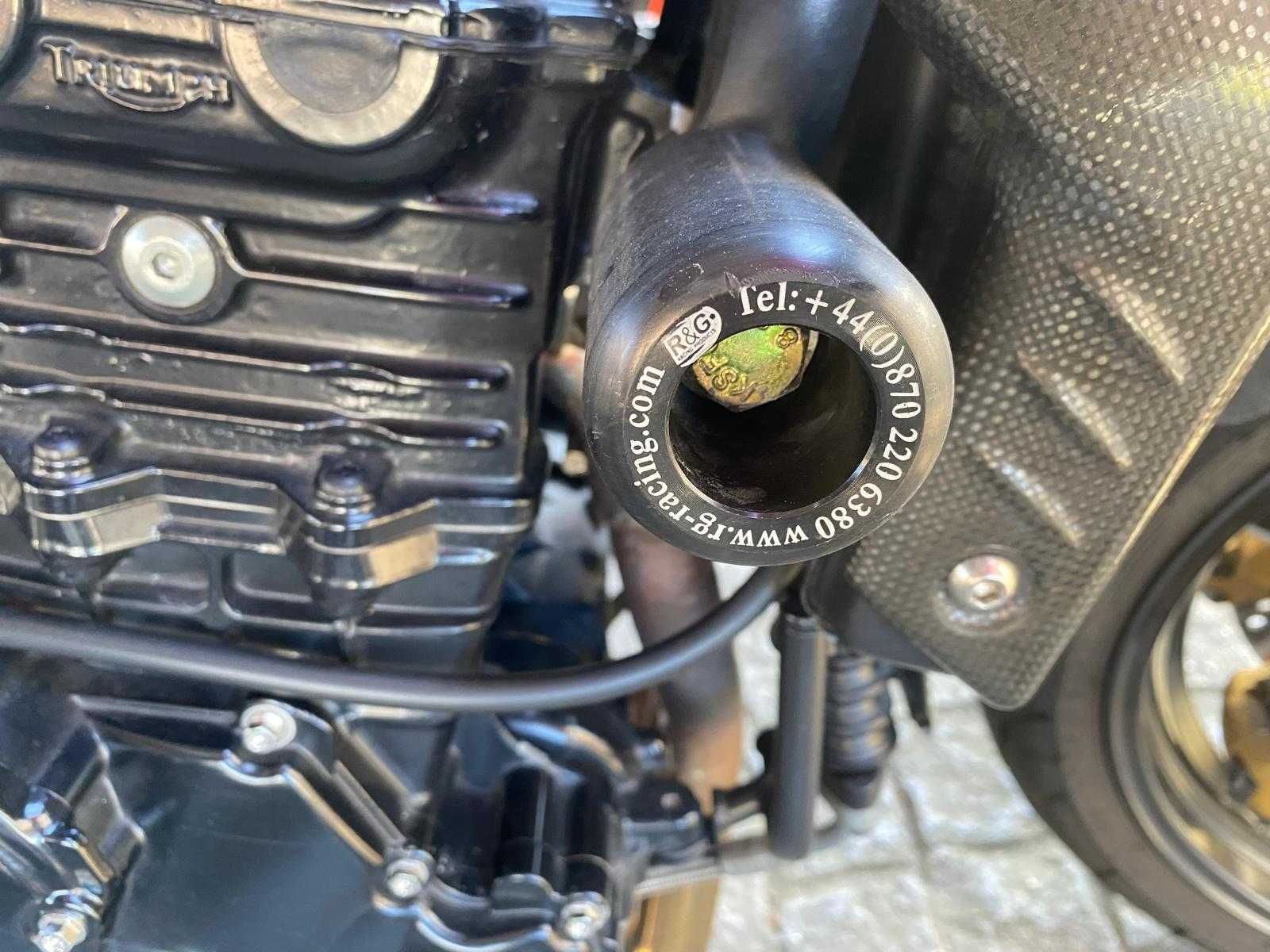 Triumph Speed Triple 1050 - 07