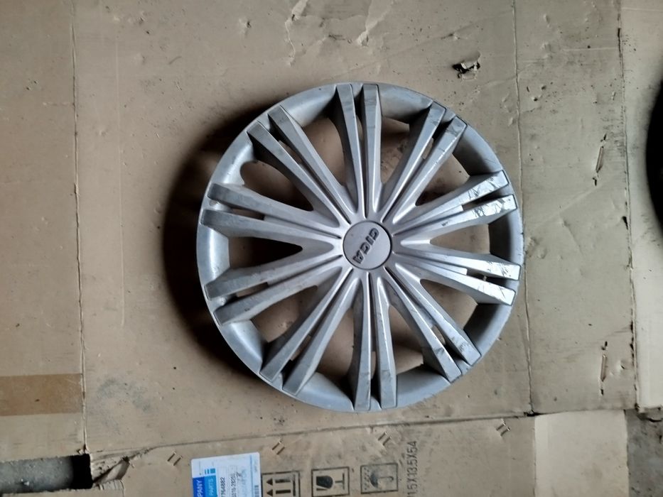 Продам колпаки на машину..