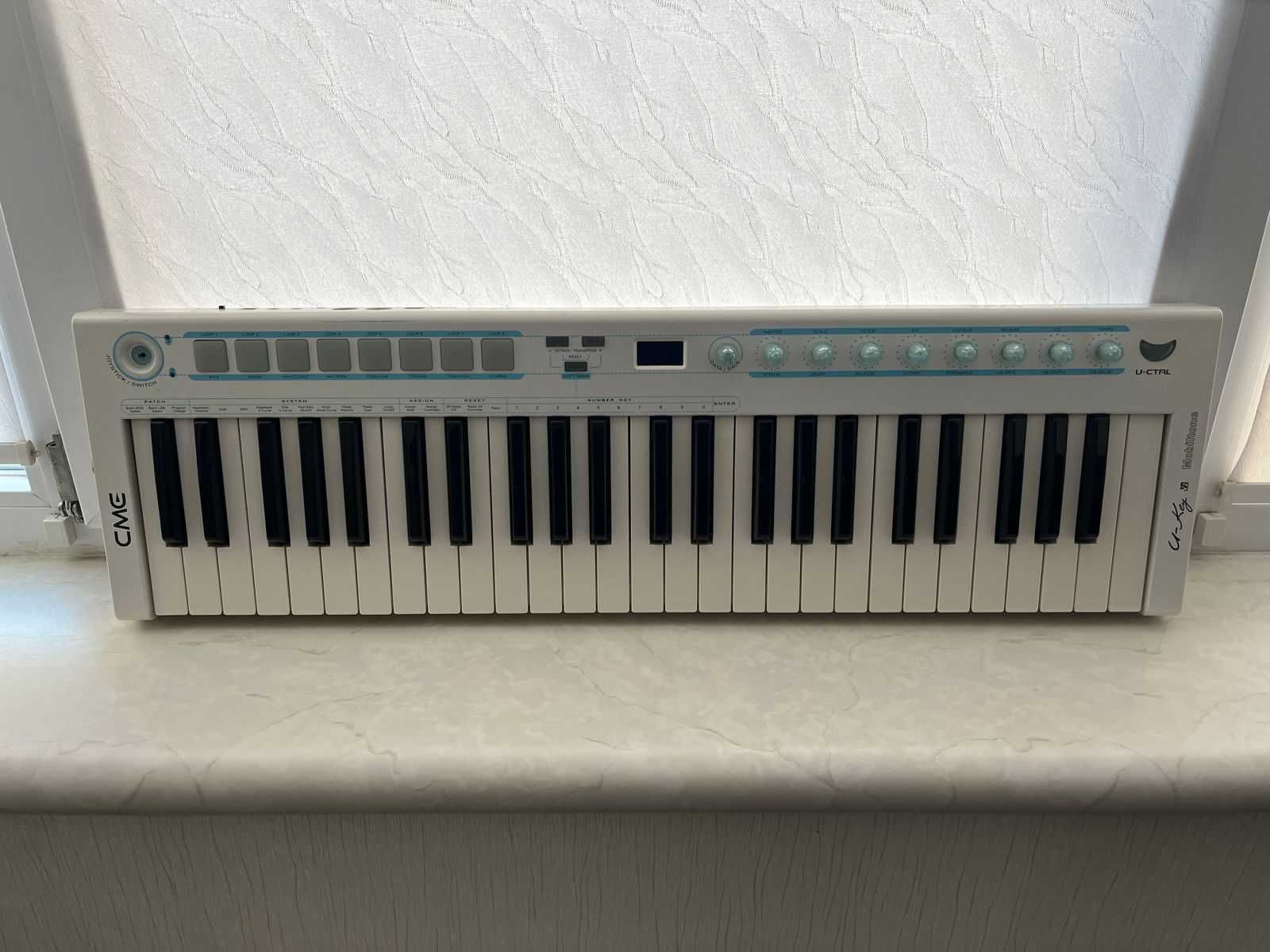 Міді  клавиатура CME U-key V2 Mobiltone, 49 клавиш,